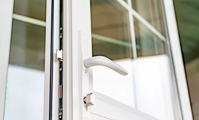 Pose de porte d'entrée en PVC, Treignac, Menuiserie Tauron